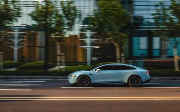33s破百依旧安全196体育官网智界新S7 Ultra运动版上市：3298万元(图1)